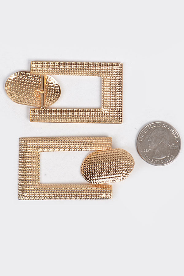 CHIC STATEMENT EARRINGS